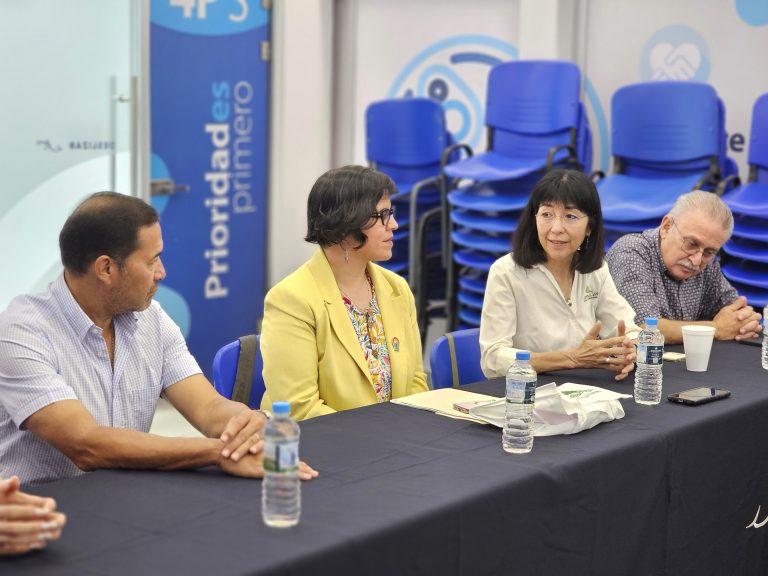 Víctor Ledón, director de Grupo Pinsa, Joanna Acosta, gerente estatal de CONAFOR, y Sandra Guido, directora ejecutiva de PINSA